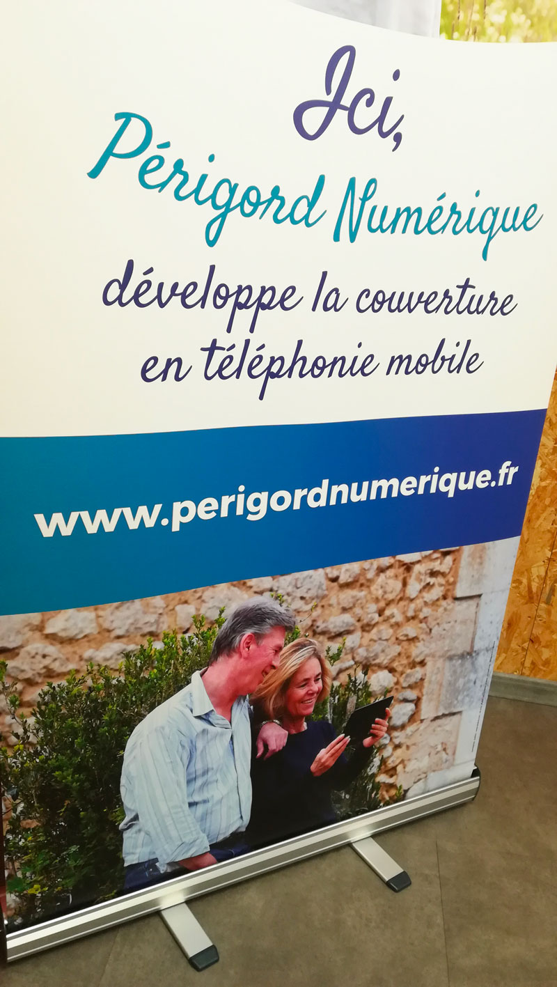 Roll up Périgord Numérique - installation de la fibre en Dordogne - Adékoi communication