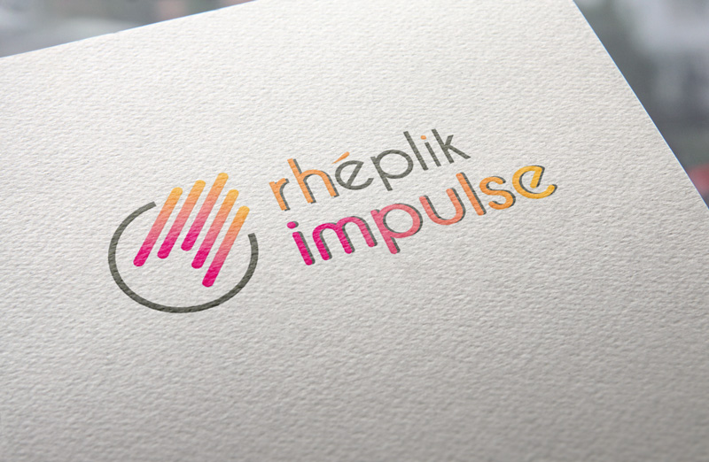 Logo Rhéplik Impulse, RH - Adékoi communication Nouvelle Aquitaine