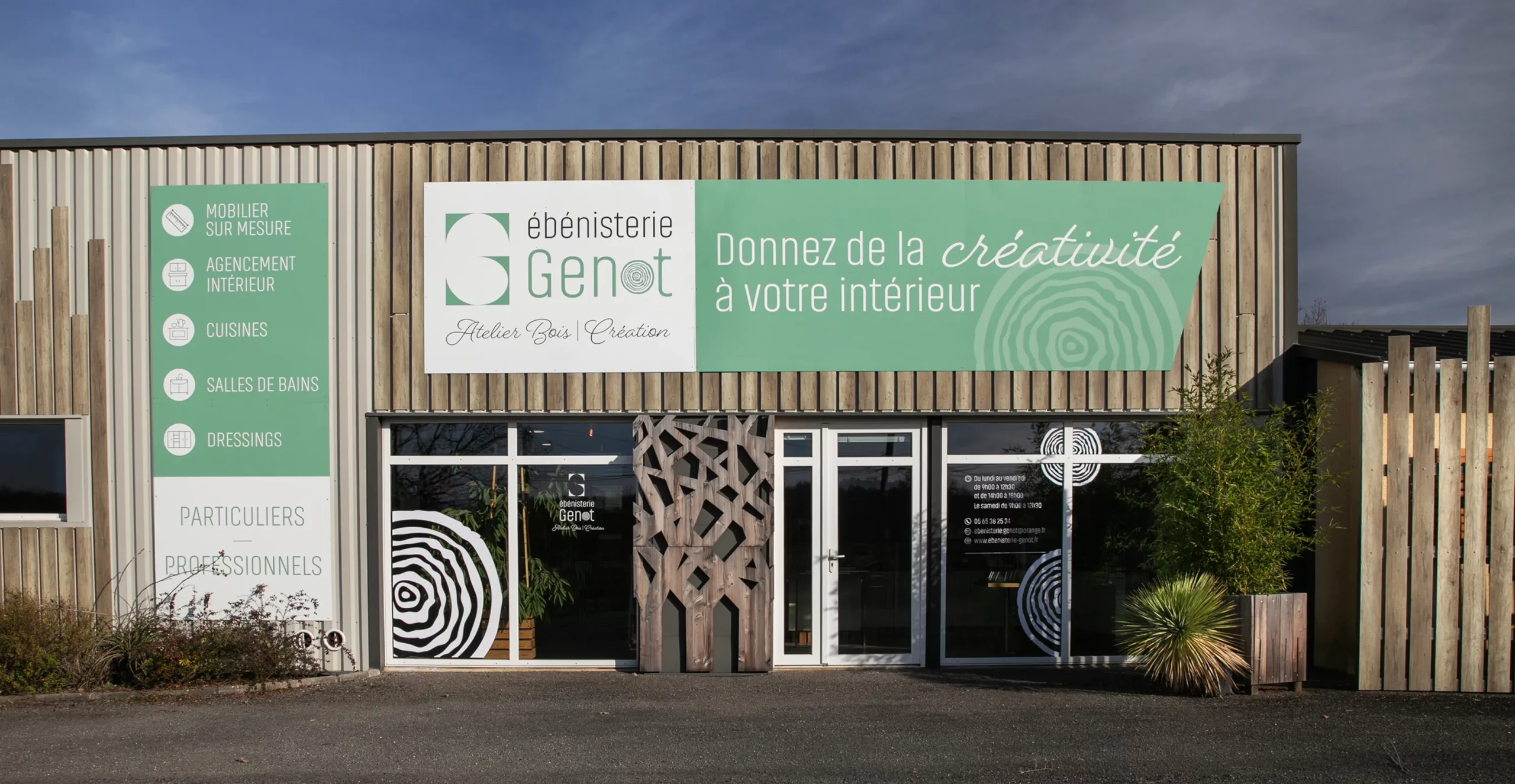 photo-Ebenisterie-Genot-Habillage-batiment Habillage magazin ébéniste à Gramat